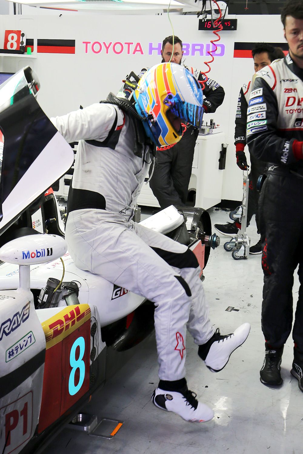 Fernando Alonso, Toyota Gazoo Racing, 2017 Bahrain rookie test