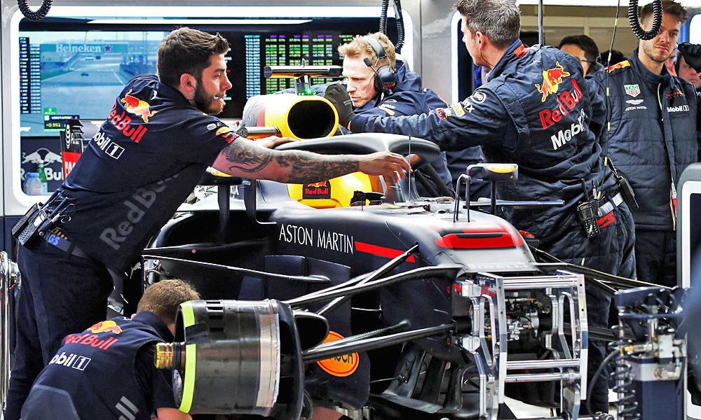 The Red Bull Racing RB14 of Daniel Ricciardo (AUS) Red Bull Racing RB14 is repaired